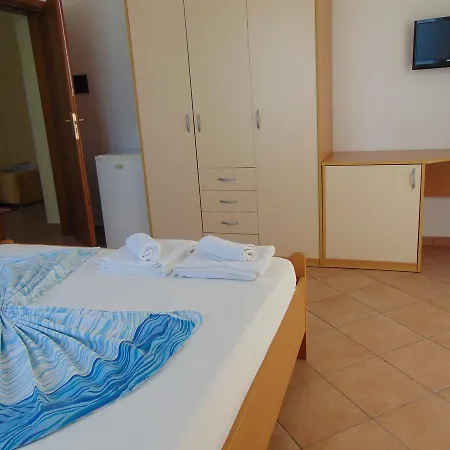 Vila Tate Hotel *